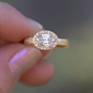 18k Gold Oval LG Diamond Engagement Ring