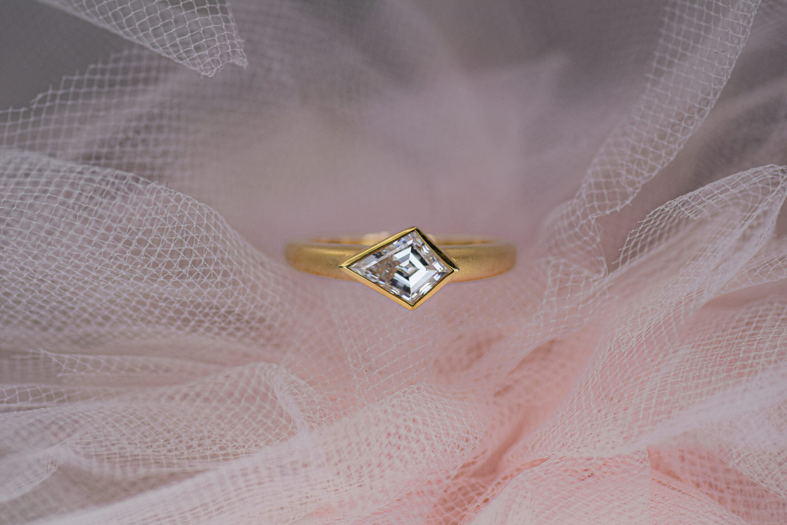 East-West Kite Diamond Ring - Image 3