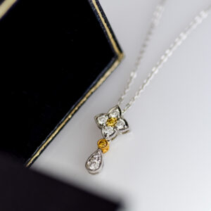 Ⓔ Diamond Dogwood Flower Necklace