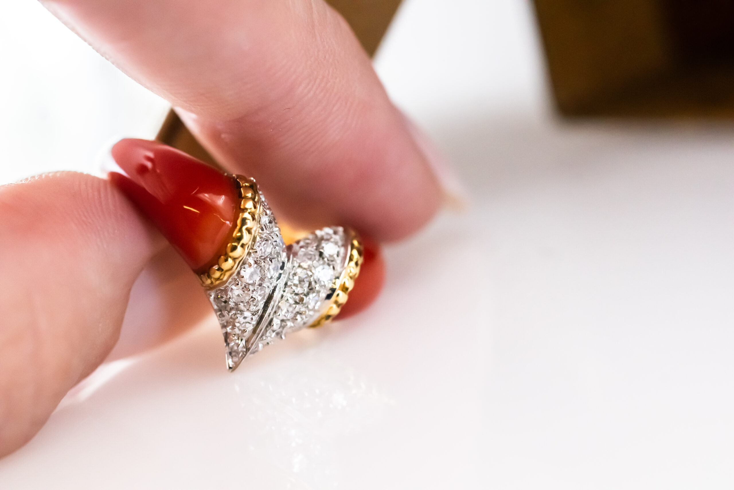 Ⓔ Coral & White Diamond V Ring - Image 6