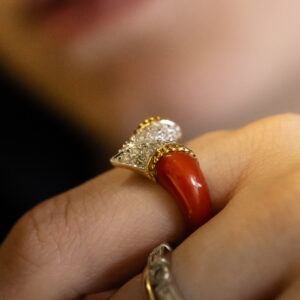 Ⓔ Coral & White Diamond V Ring