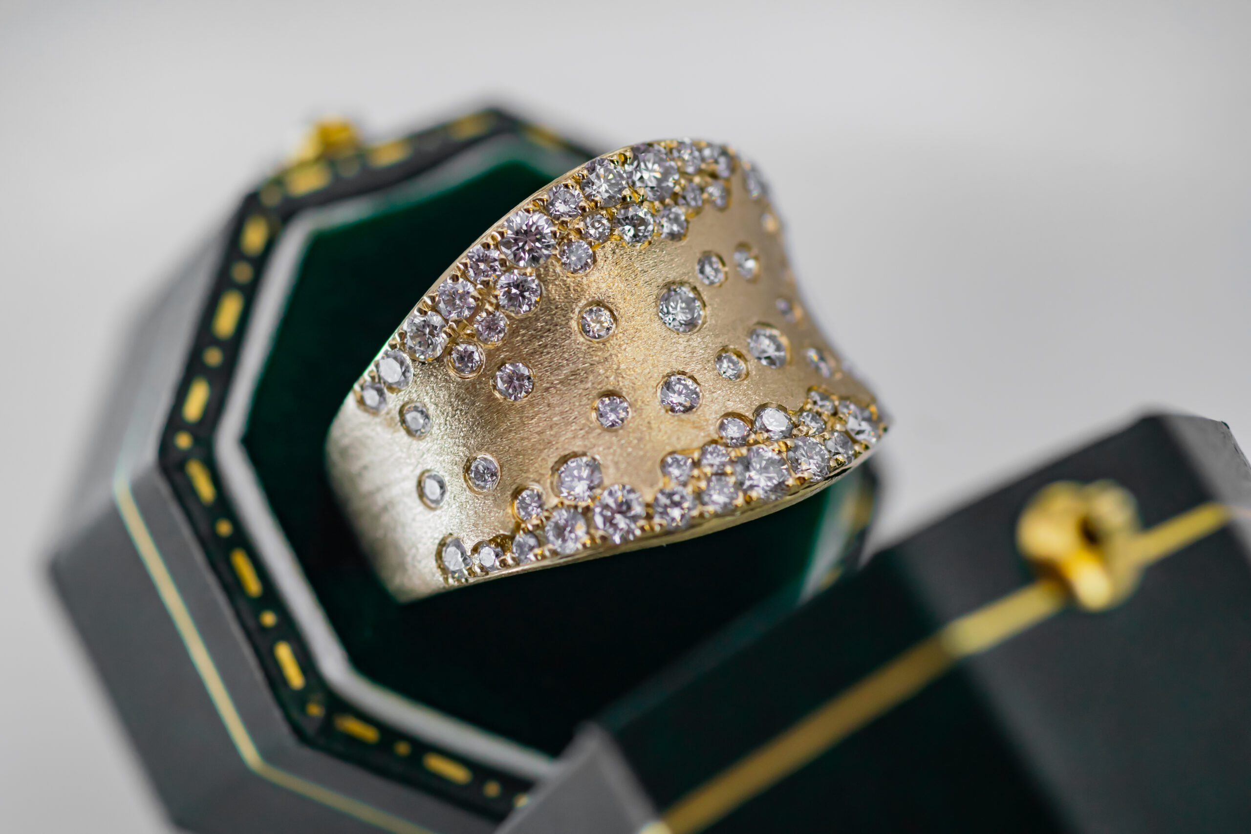 Confetti Satin Saddle Band - Image 3