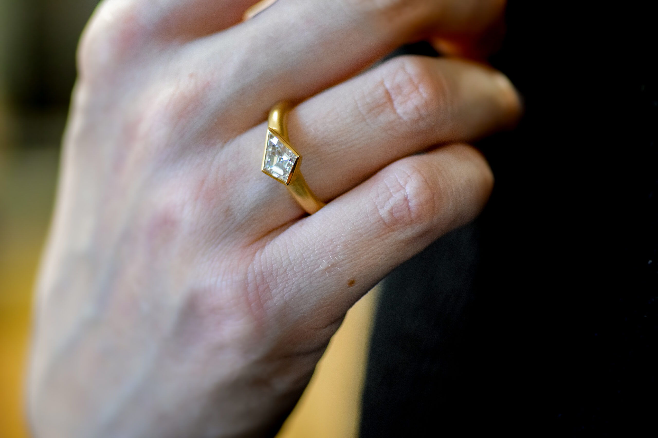 East-West Kite Diamond Ring - Image 4