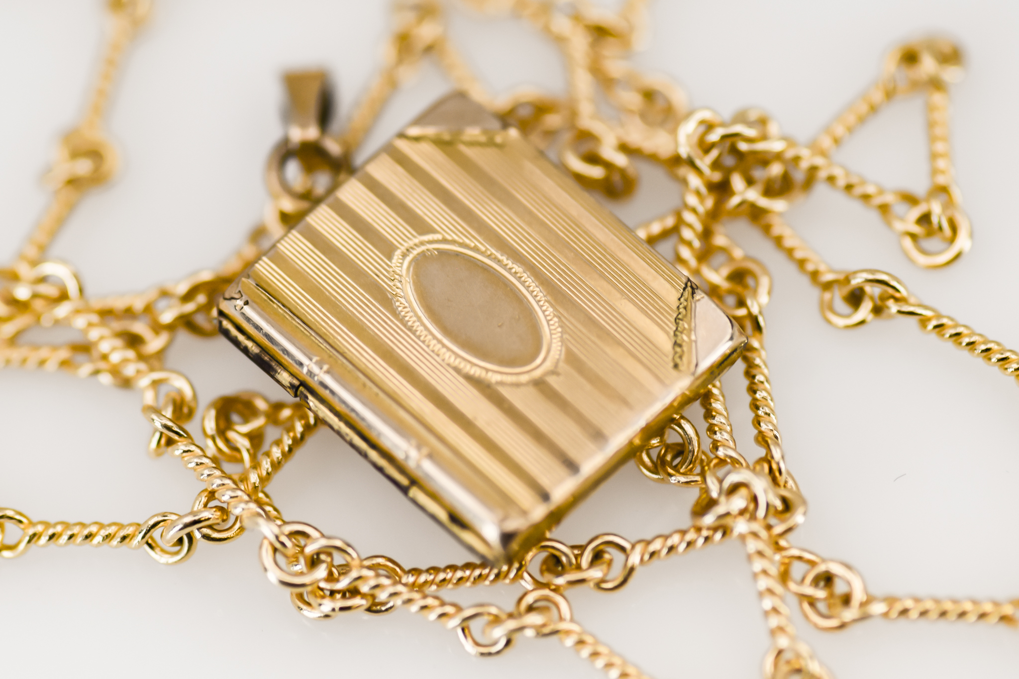 Ⓔ Vermeil Victorian Book Locket - Image 5