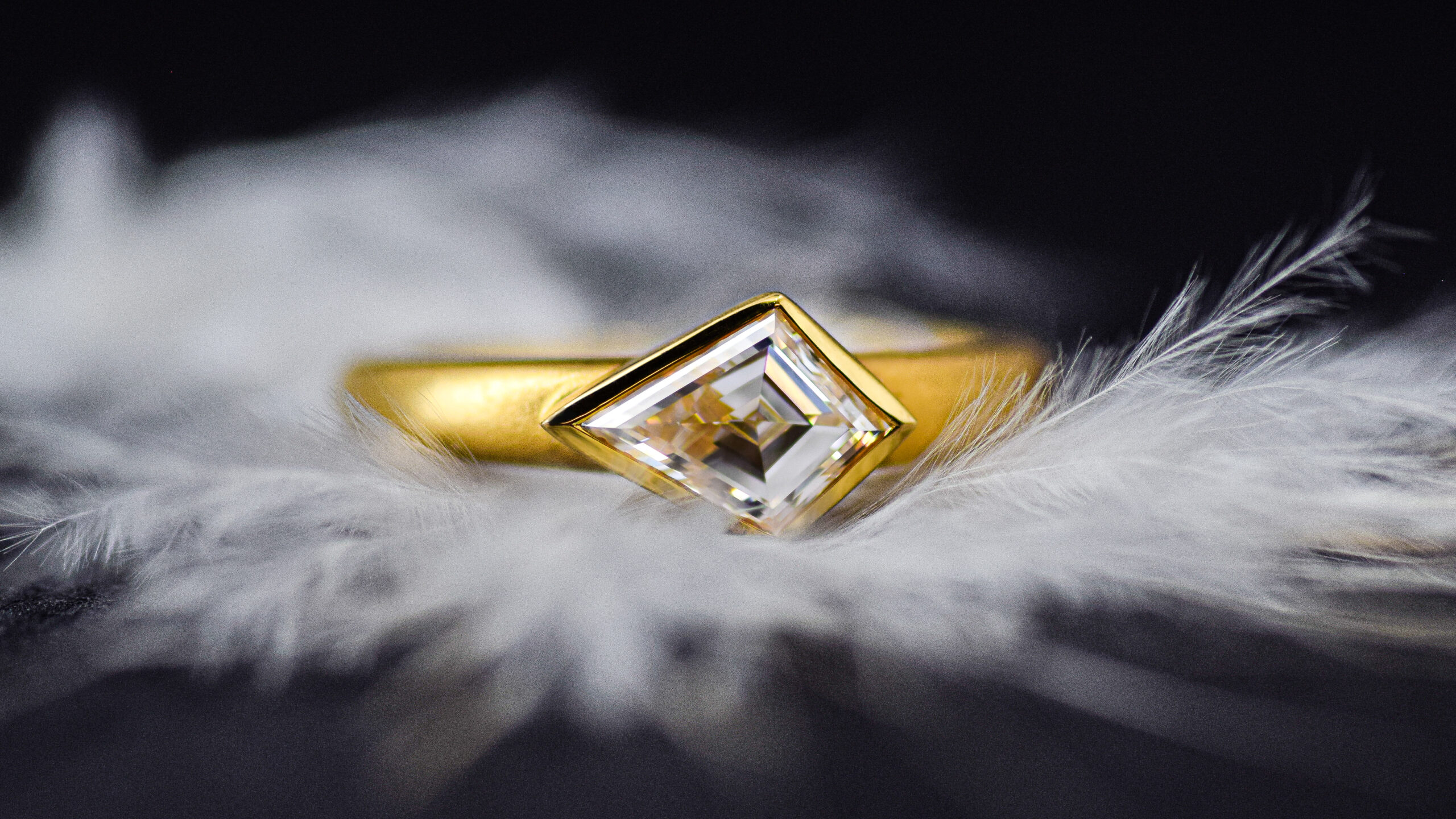 East-West Kite Diamond Ring - Image 5